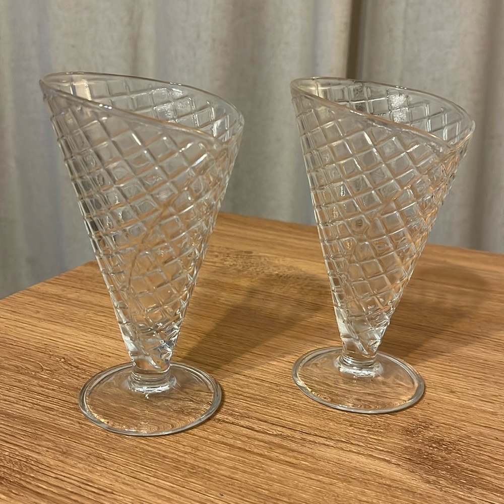 VTG. Waffle Cone Design Sundae/Parfait Glasses Set of Two  marked Made in Italy
